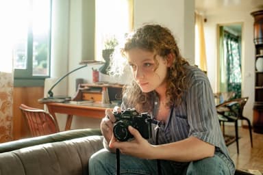  În obiectiv, o cronică a generației noastre prin lentila unei fotografe în Corsica zbuciumată.