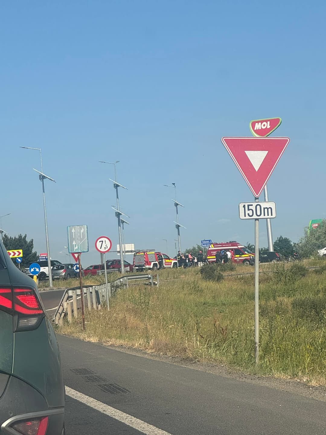  O motociclistă de 27 de ani, grav rănită în accident.