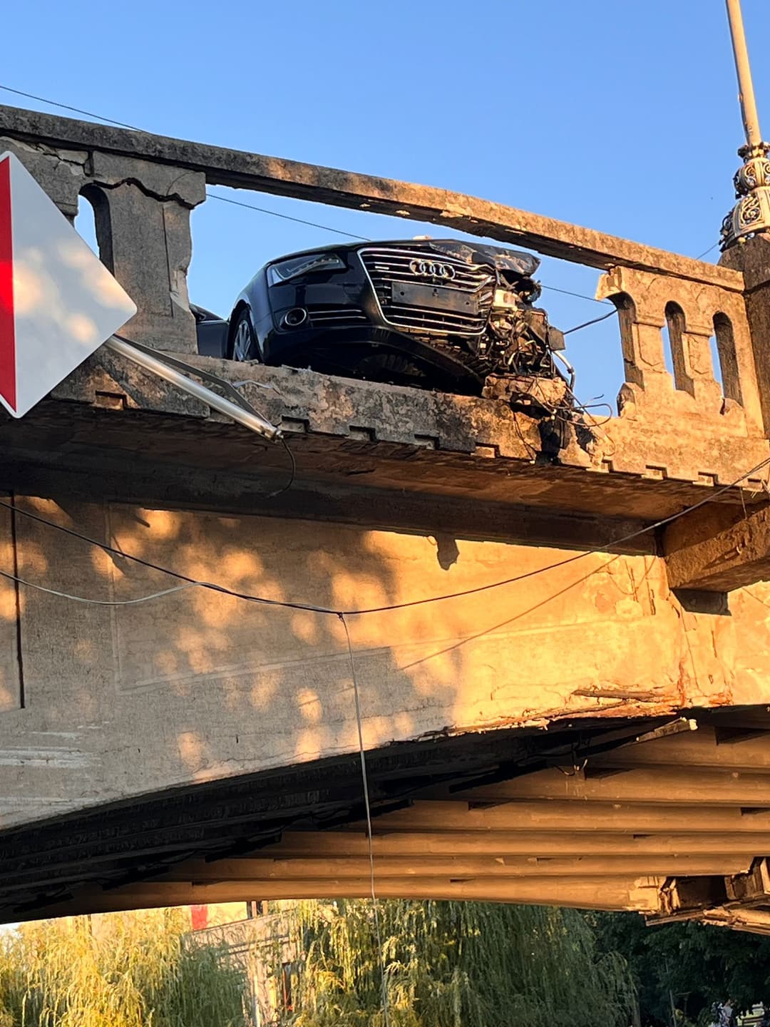 Accident pe Bulevardul Mihai Viteazu - Pieton și Șofer Răniți, Transportați la Spital după Coliziunea Dintre Două Mașini