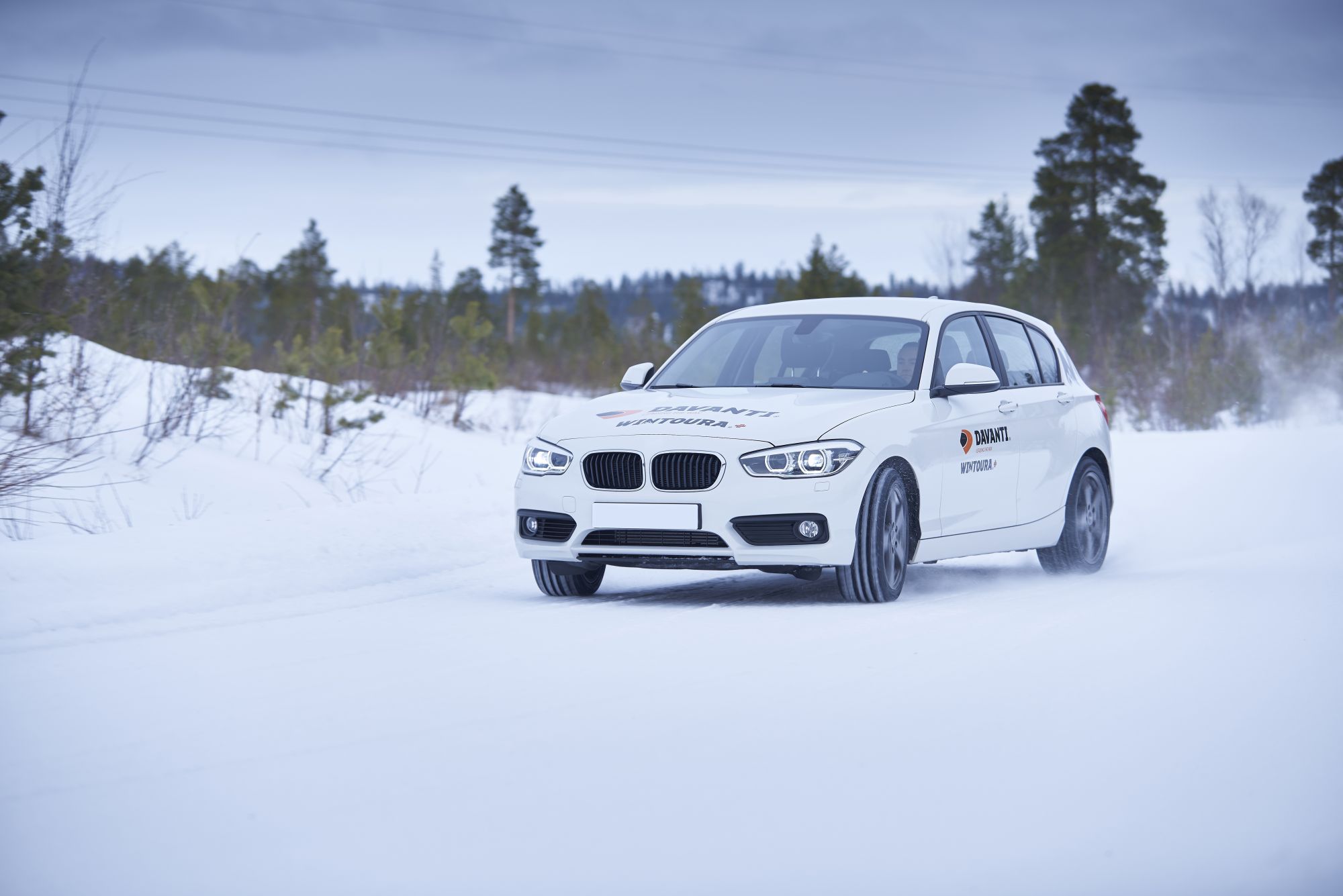 Anvelopele de vară pe timp rece, avantaje și riscuri