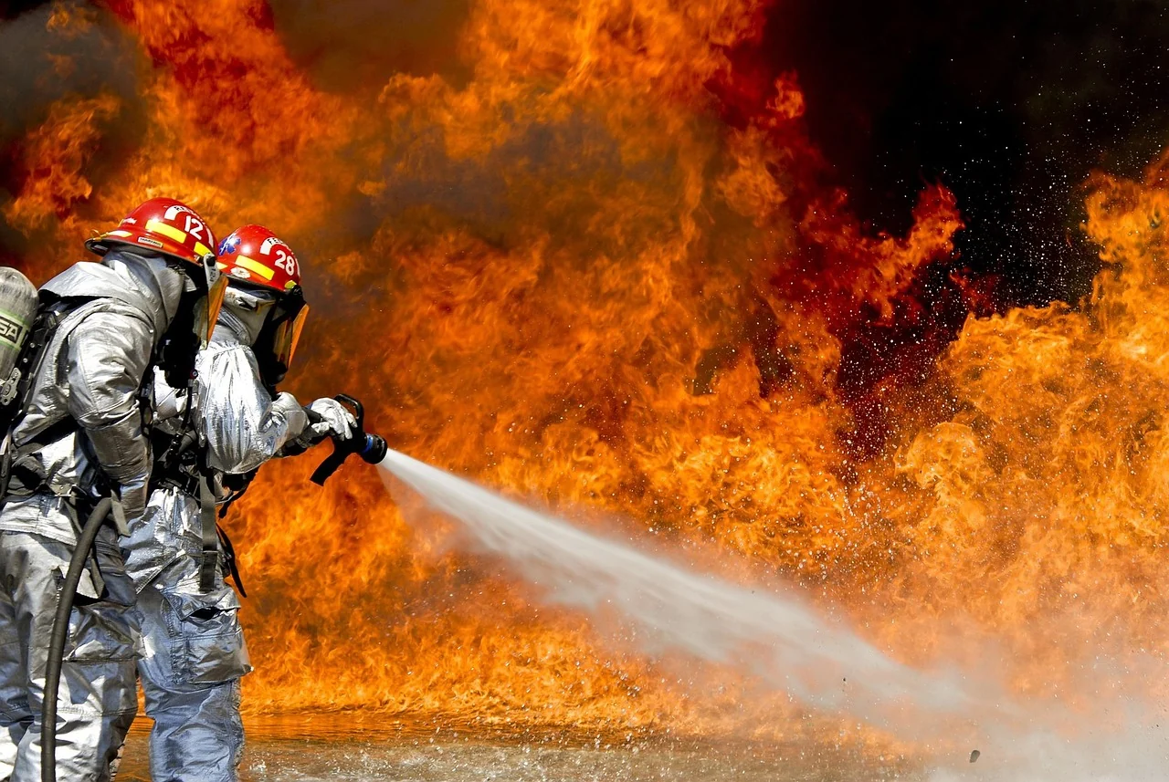 Explozie urmată de incendiu puternic la o fabrică din Brașov