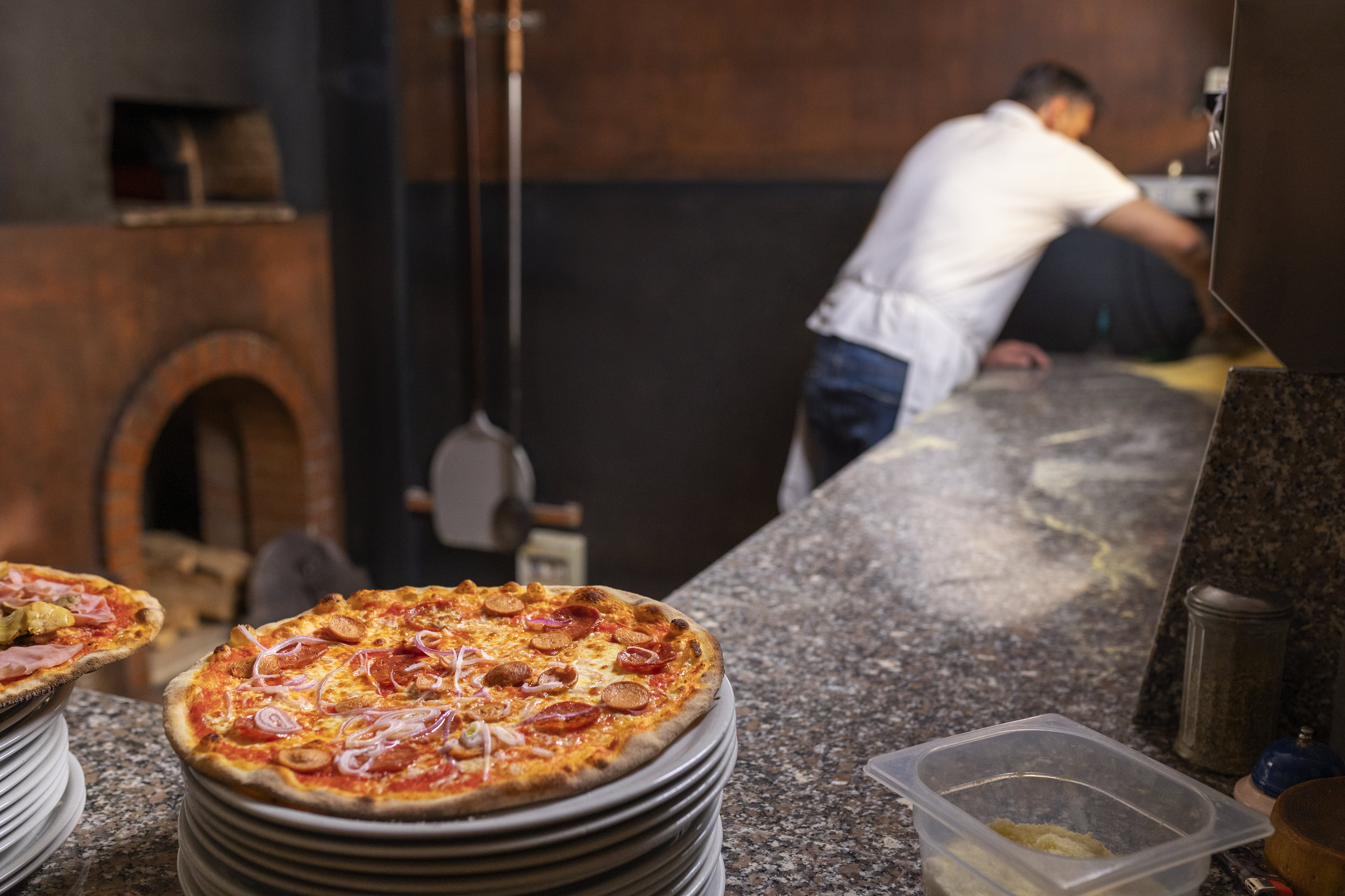 Cum să alegi malaxorul de aluat profesional perfect pentru afacerea ta